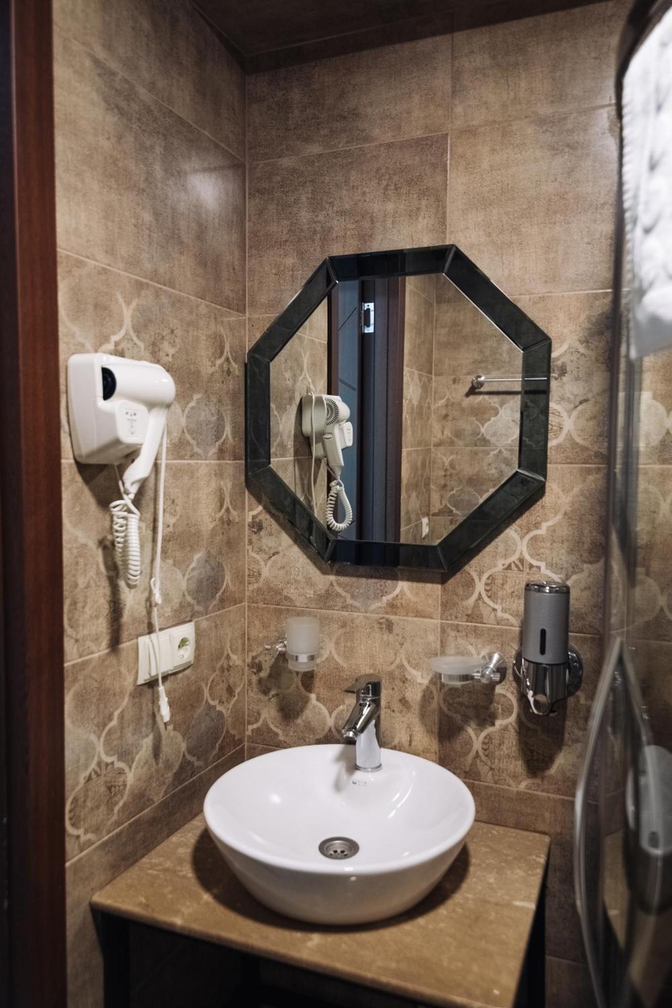 Royal Plaza Hotel Tiflis Habitación foto
